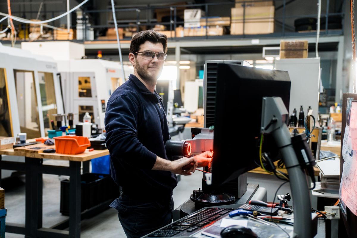 Arbeitsplatz der CAD/CAM-Konstruktion bei DMD